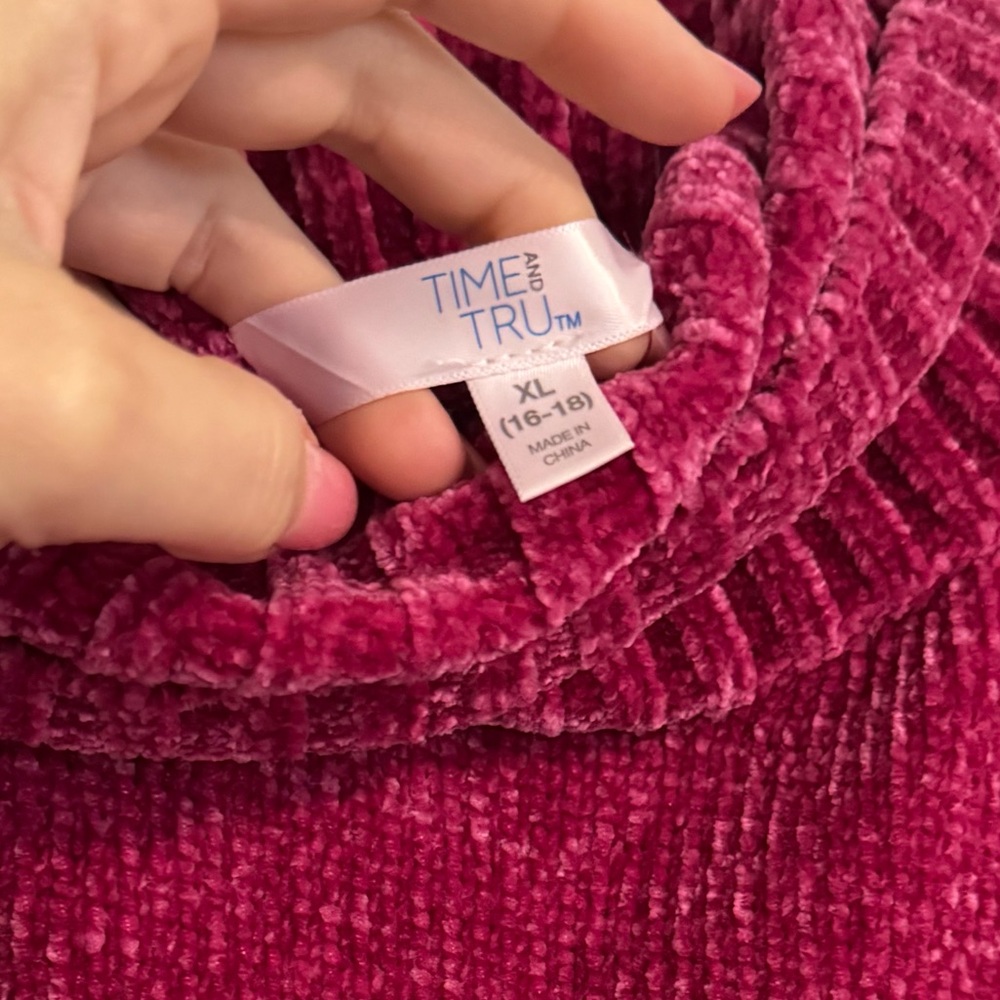 Women's Cozy Rose Wine Berry Pink Sweater - Picture 2 of 6